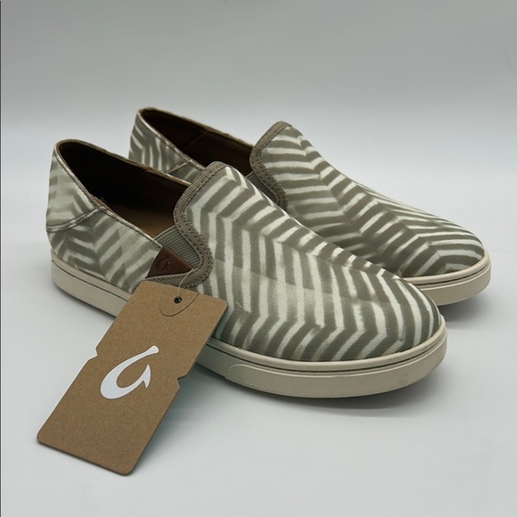 2318- Olukai Green and White Slip-On Shoes Size 6 NWT - Picture 1 of 12